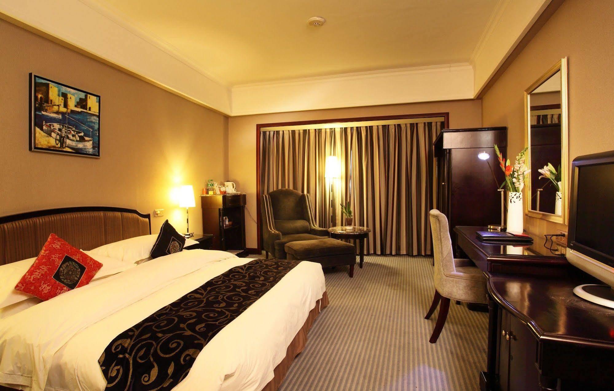 Weilai Conifer Hotel 정저우 외부 사진